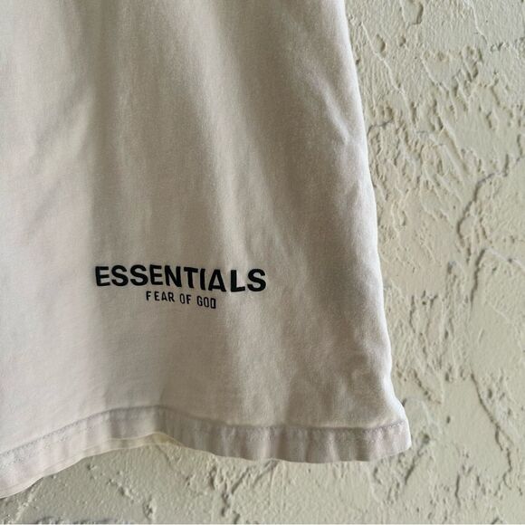 ESSENTIALS Tee Shirt Men Large Graphic Spellout - Picture 2 of 6